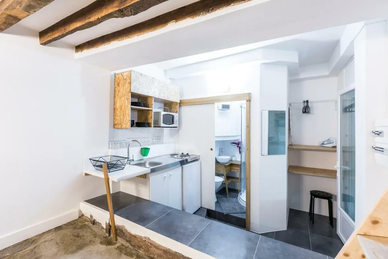 Charming 20m² Near Le Marais Paryż