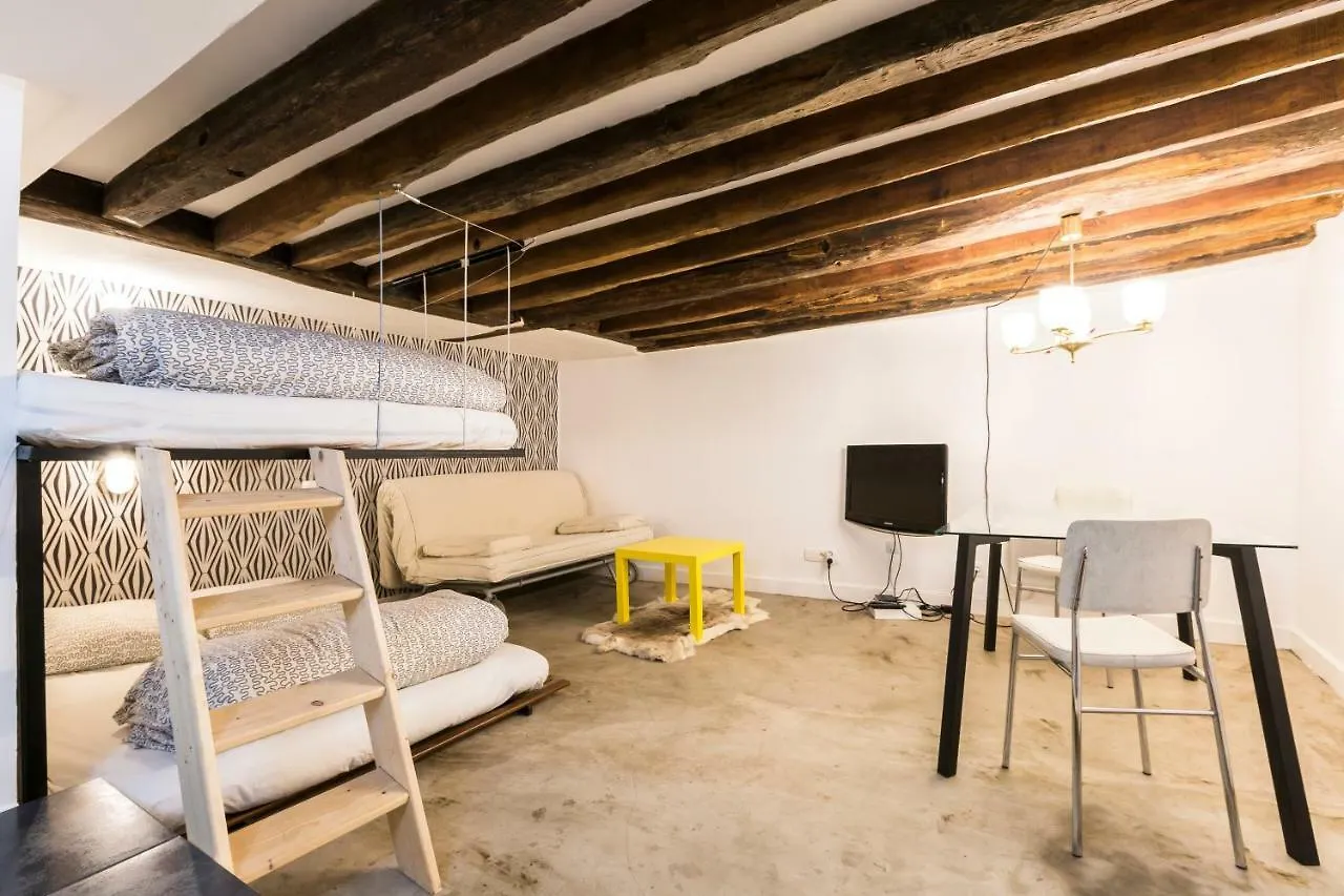Charming 20m² Near Le Marais شقة
